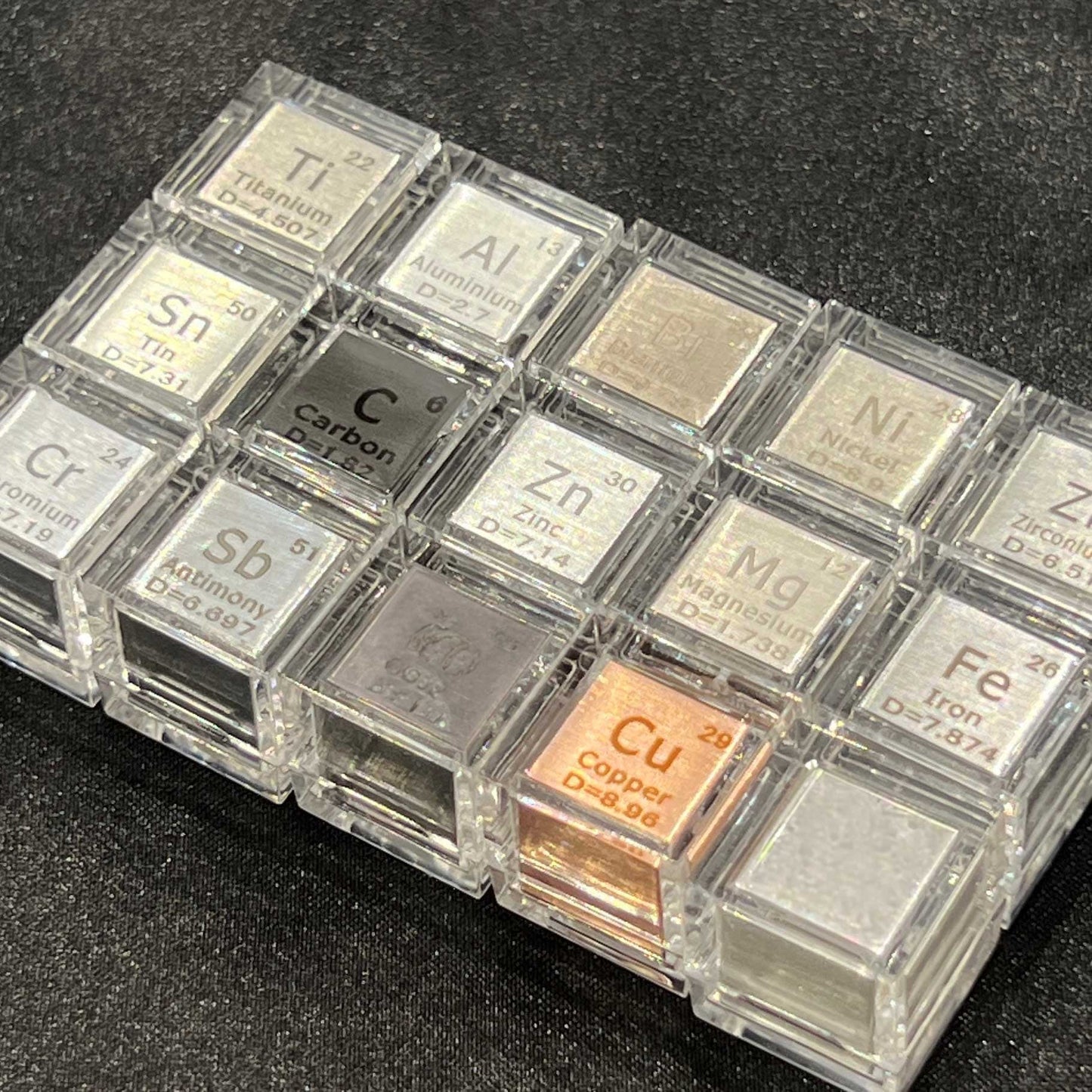【元素標本キューブガチャ】 - 科学の魅力を手のひらに!