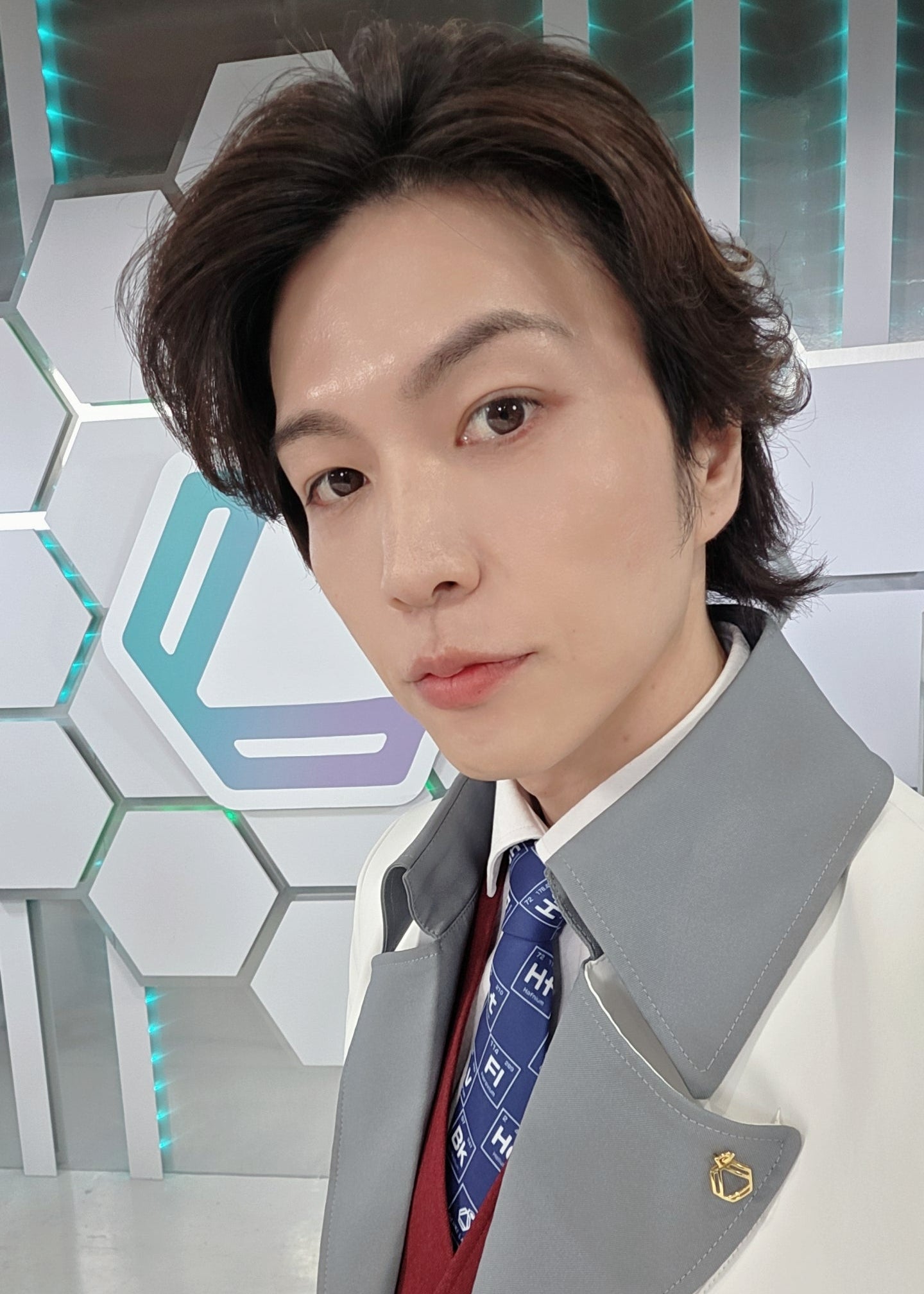 本物の金をまとったベンゼンアップル・ゴールドラペルピン